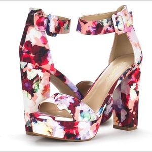 DREAM PAIRS Floral High Heel Platform Pump - Size 7
